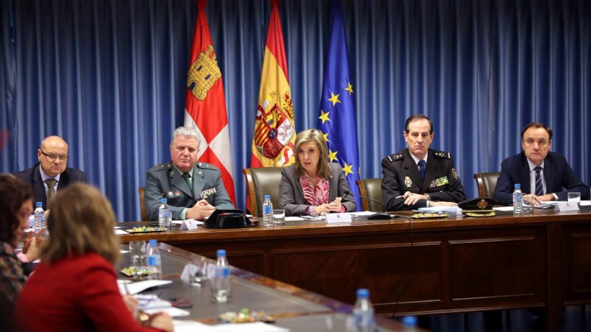 La delegada del Gobierno en Castilla y León, María José Salgueiro, preside la reunión de la Comisión Territorial de Asistencia al Delegado, de la que forman parte los subdelegados del Gobierno de las nueve provincias-Ical