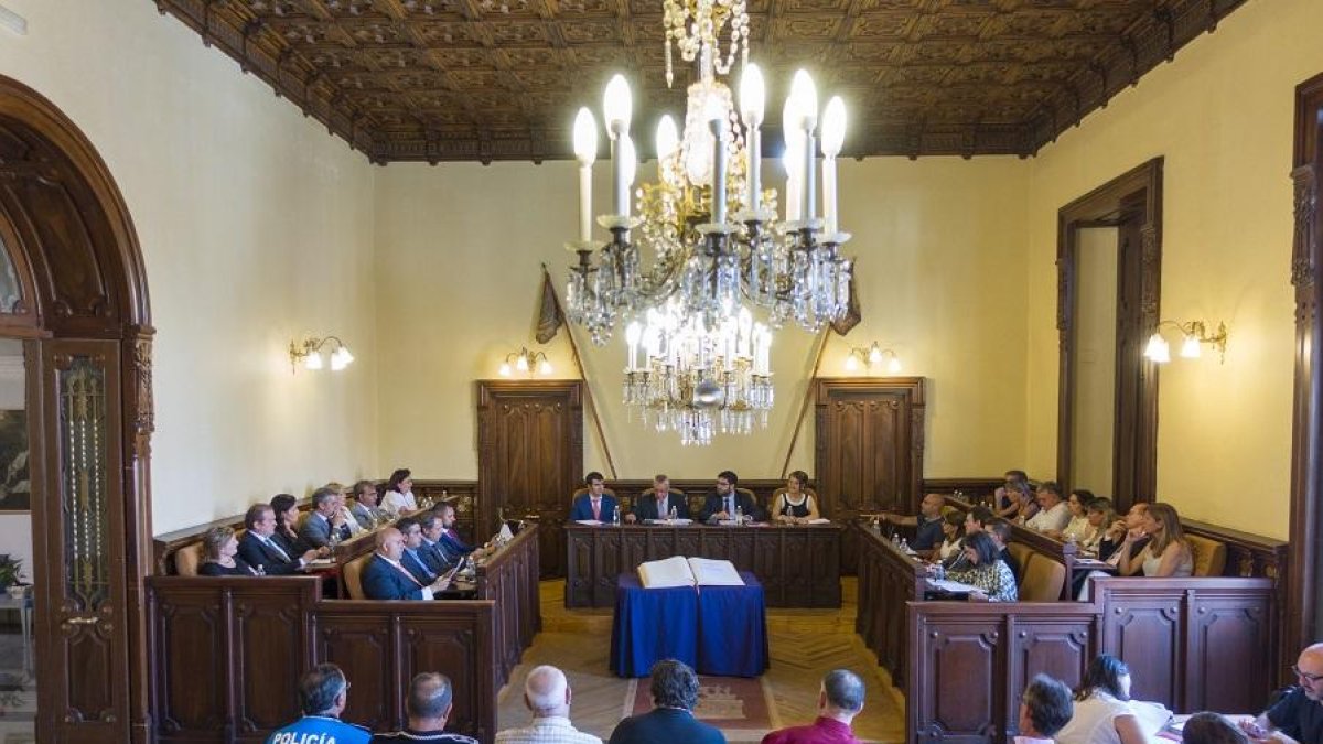 Pleno de Organización del Ayuntamiento de Ávila.-ICAL