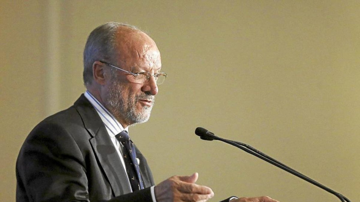 El alcalde de Valladolid, Francisco Javier León de la Riva, pronuncia una conferencia en un desayuno organizado por Nueva Economía Fórum-Efe