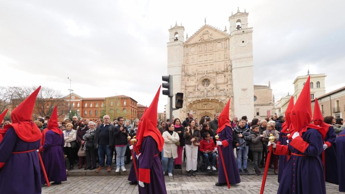 La procesión Santo Cristo de los Artilleros a su paso por San Pablo.- PHOTOGENIC