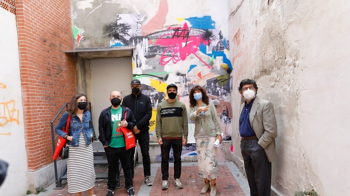 Mozo, Cless, Fresno, De Miguel, Redondo e Irigoyen, ayer, en la calle Ricote. | J. M. LOSTAU