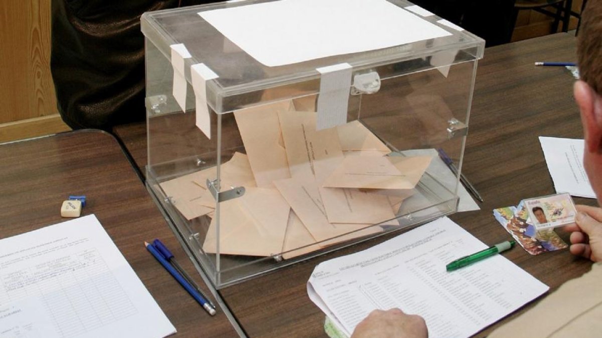 Un momento de la votación en las elecciones a Cámaras Agrarias de 2012.-ICAL