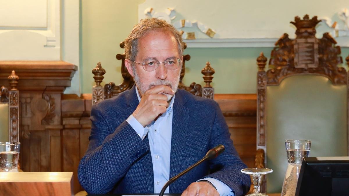 Manuel Saravia, en un momento del último pleno del mandato.-J. M. LOSTAU