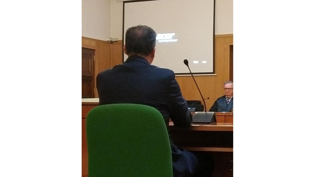 El policía nacional absuelto, durante el juicio en la Audiencia de Valladolid.-EUROPA PRESS