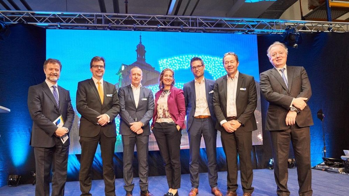 Ernesto Antolin junto a responsables del grupo burgalés y directivos de Audi y BMW, en la planta bávara del grupo.-ECB