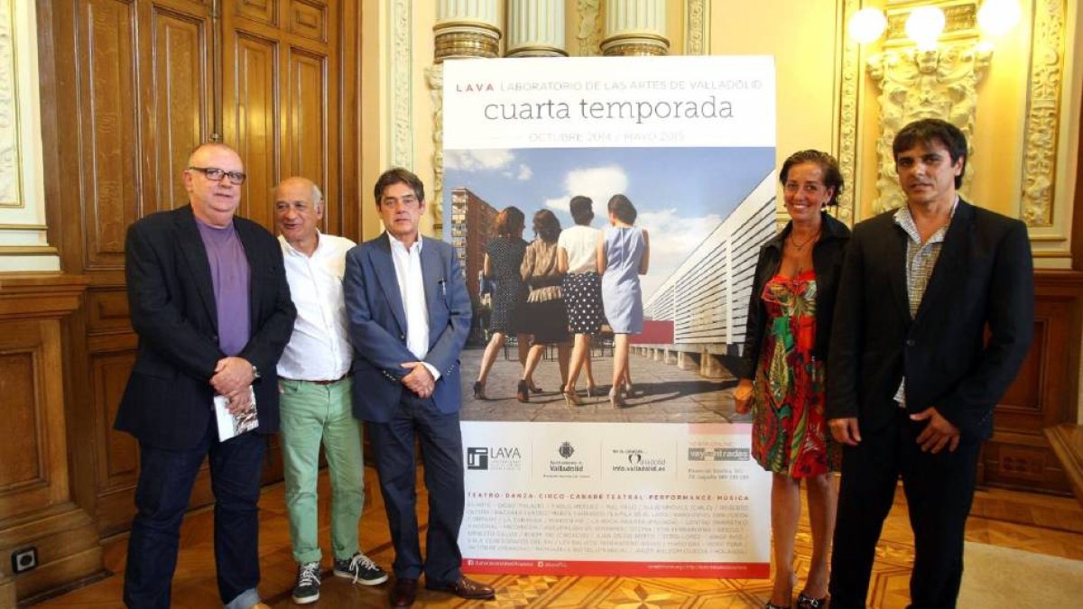 La concejala de Cultura, Comercio y Turismo del Ayuntamiento de Valladolid, Mercedes Cantalapiedra, presenta la programación escénica del Laboratorio de las Artes de Valladolid (LAVA) para la temporada 2014-2015 junto al director del centro, Alfonso Ordóñ-Ical