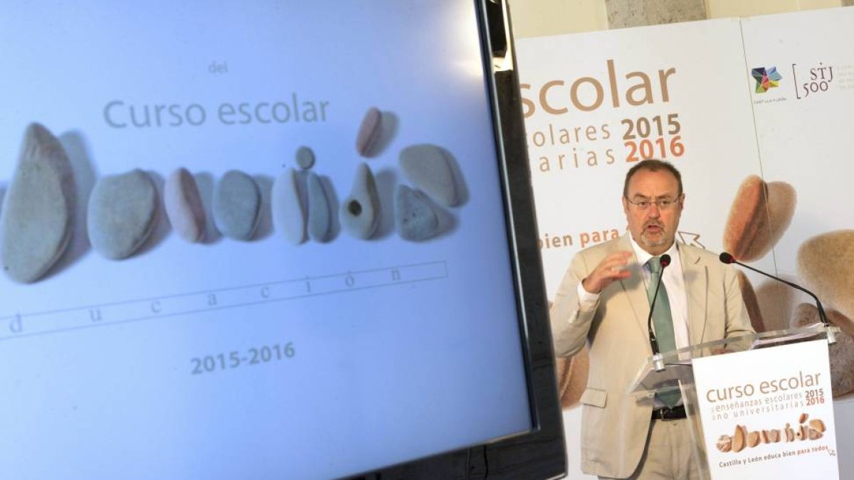 El consejero de Educación, Fernando Rey.-ICAL