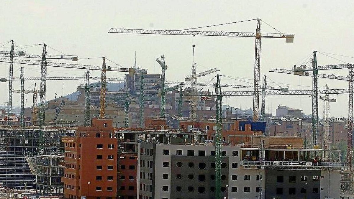 Construcción de viviendas en el barrio vallisoletano de Villa de Prado.