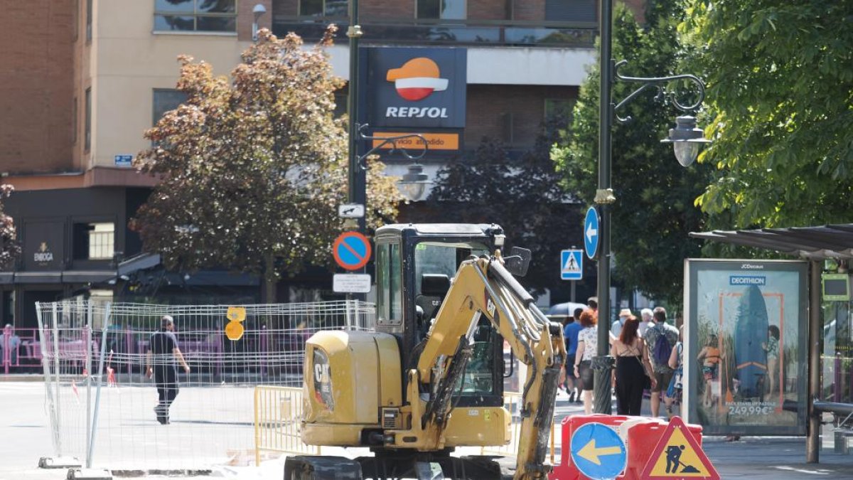 Obras de Aquavall en la Plaza de Poniente en el centro de Valladolid.- PHOTOGENIC