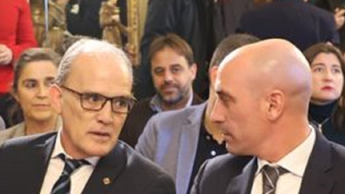Maté dialoga con Rubiales en un acto en Salamanca en 2020. / SALAMANCARTVALDÍA