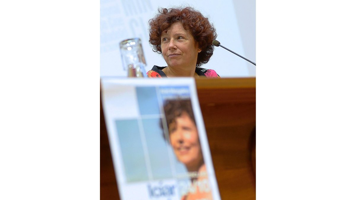 La cineasta Icíar Bollaín, ayer, durante la Master Class.-SEMINCI