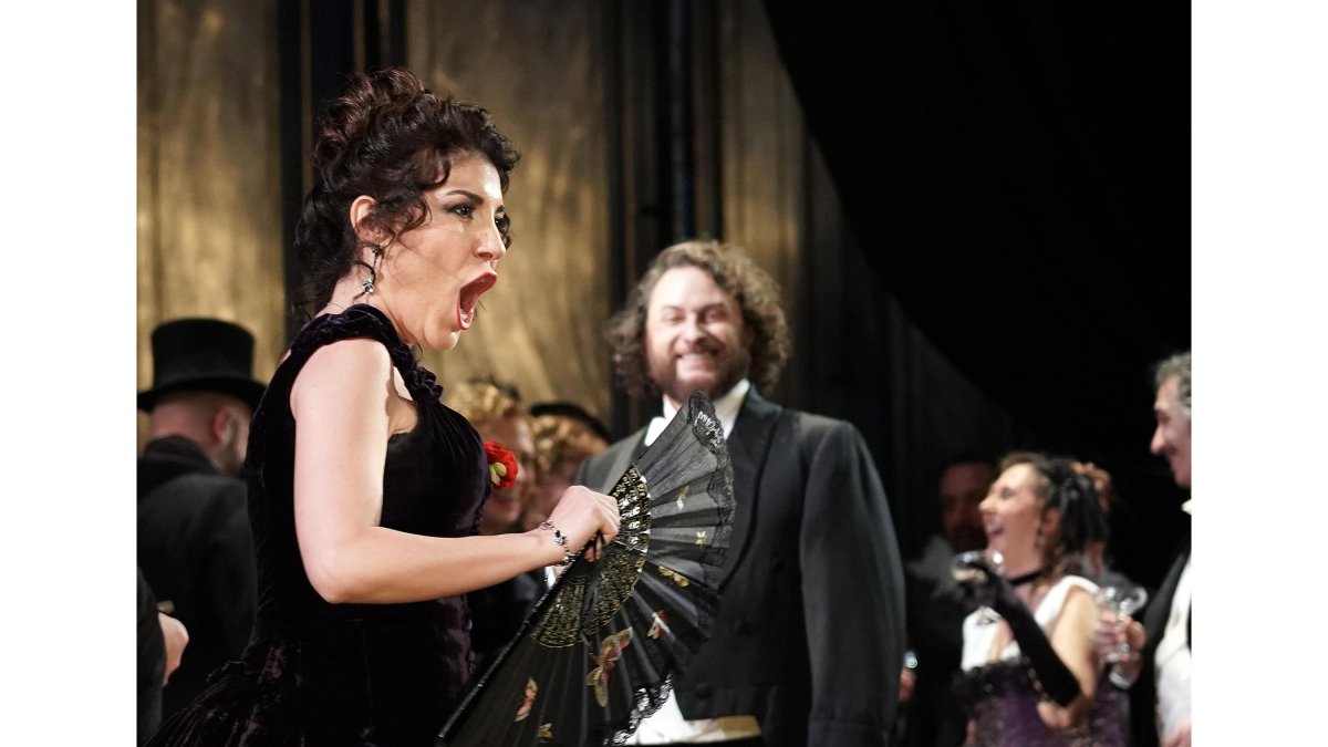 Ensayo general de 'La Traviata' de Verdi, en el Calderón de Valladolid. ICAL