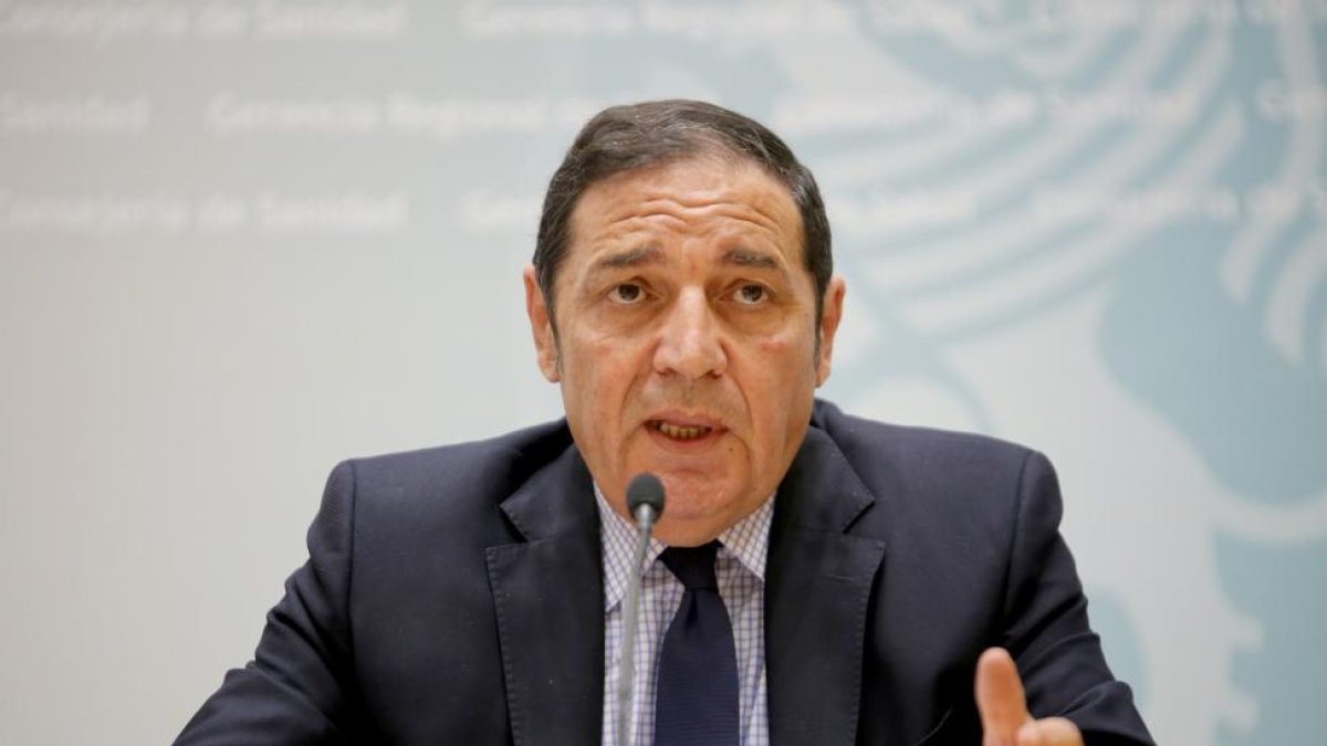 El consejero de Sanidad, Antonio María Sáez, informa sobre la nueva regulación de los servicios de referencia y sobre los nuevos servicios y prestaciones del sistema sanitario público de Castilla y León-ICAL