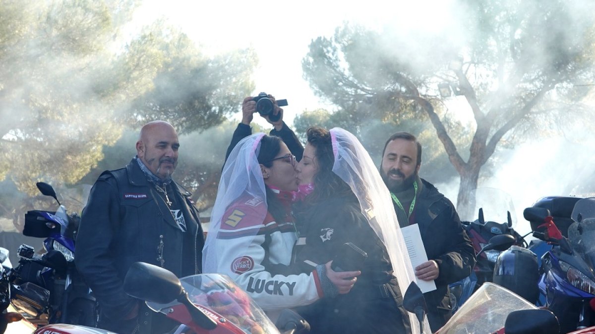 Jessica y Patricia tras la boda celebrada en Pingüinos. ICAL