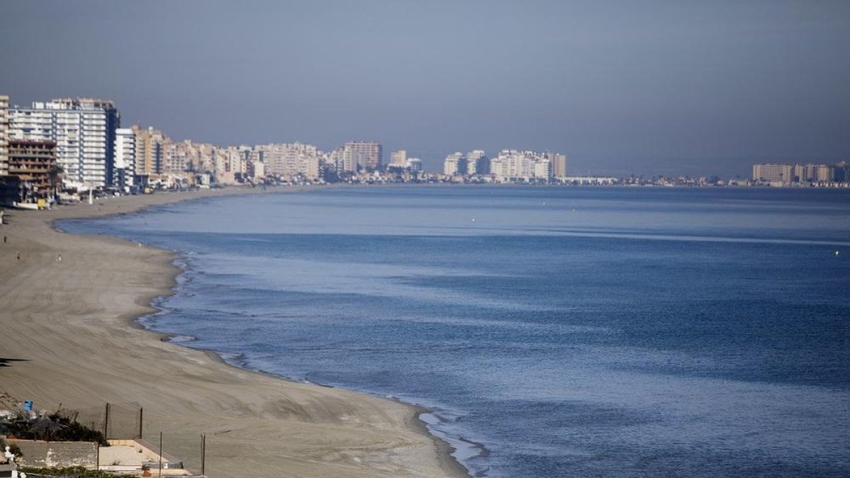 Vista de La Manga del Mar Menor.-E. M.