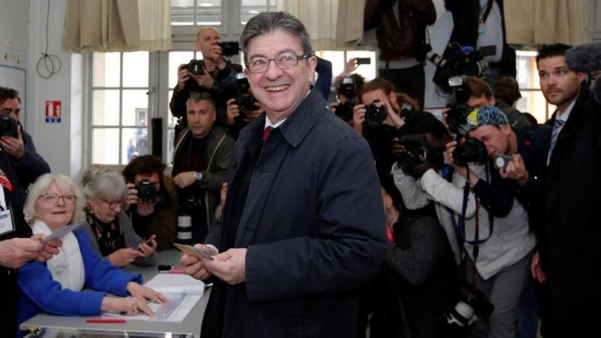 Mélenchon vota en París.-STEPHANE MAHE