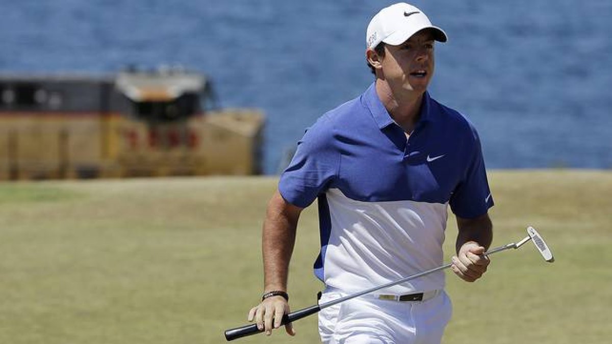 Rory McIlroy camina durante el último round del Abierto de Estados Unidos en University Place, Washington.-Foto: Ted S. Warren / AP