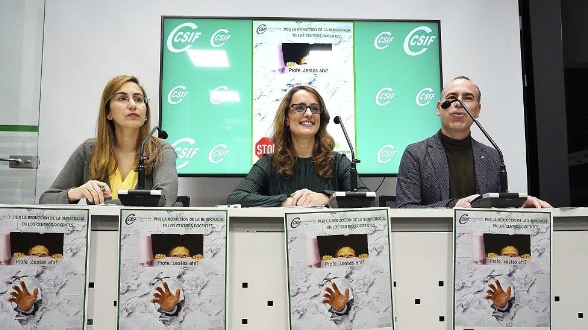 Eva Fernández, Isabel Madruga y Mariano González, representantes de CSIF, durante la presentación de los resultados de la encuesta.-ICAL