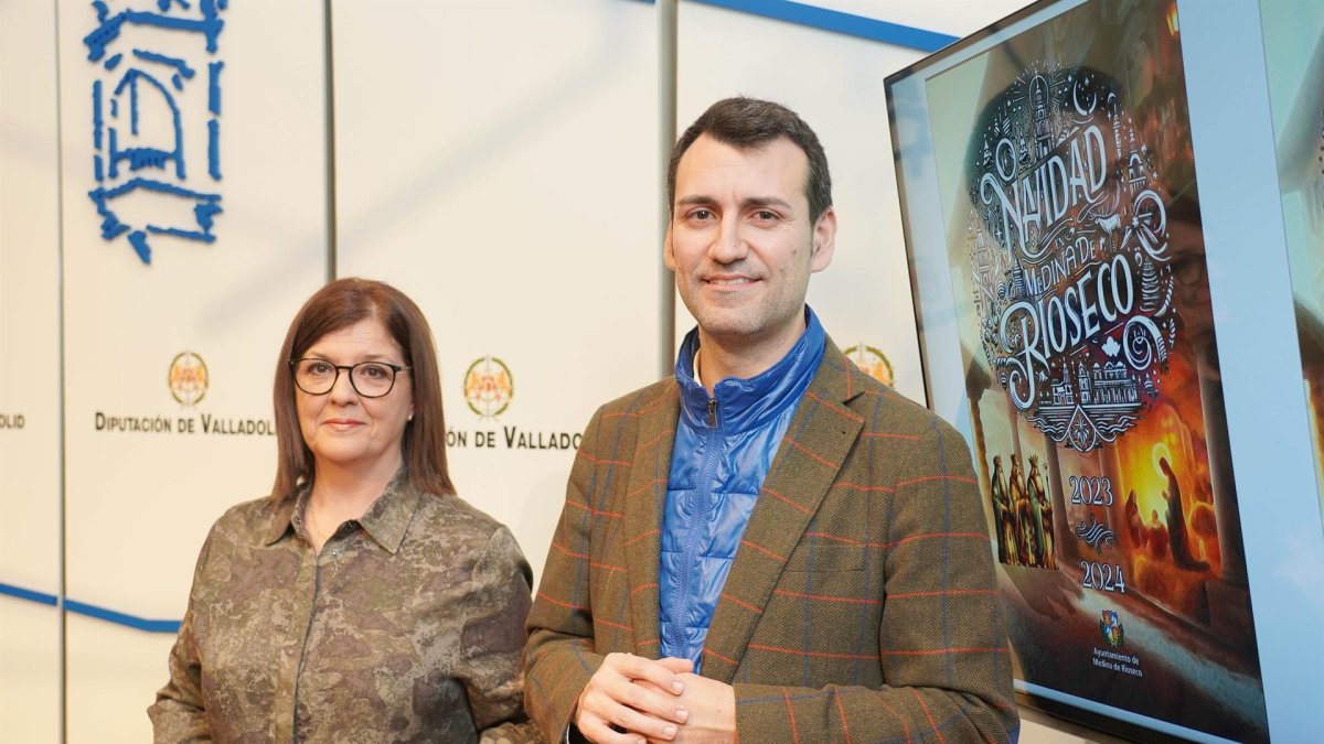 Montse Valdés, concejal de Acción Cultural, Personas Mayores y Medio Ambiente, y el alcalde David Esteban. - EUROPA PRESS