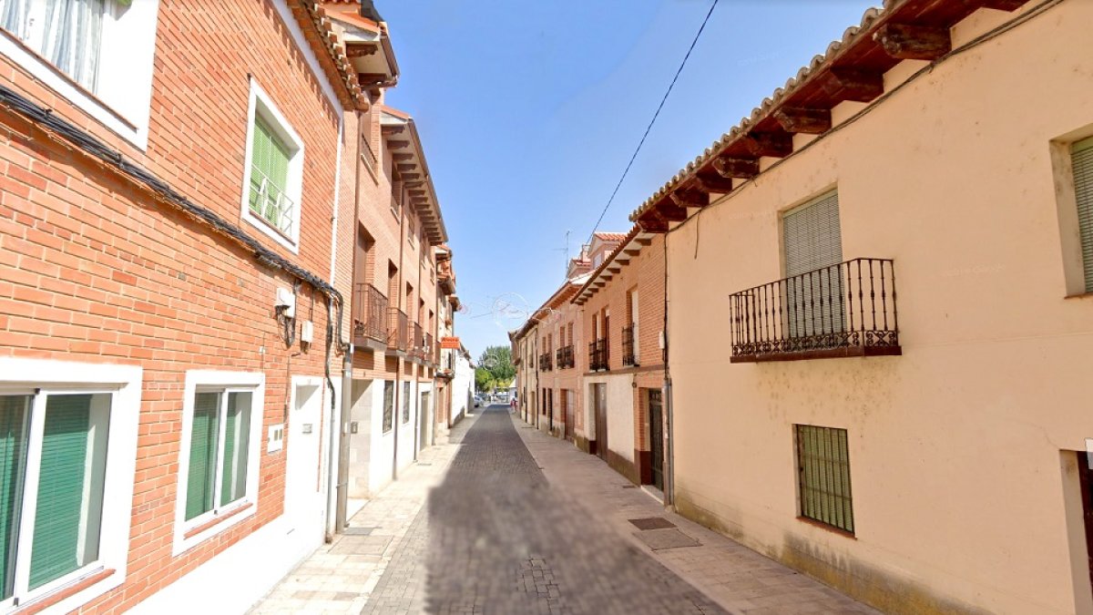 La agresión se produjo en el domicilio conyugal del número 15 de la calle Valverde de Tordesillas. E. M.