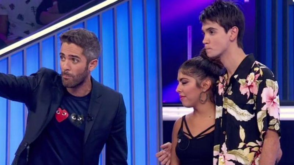 Roberto Leal junto a África y Dave en el plató de OT 2018.-RTVE