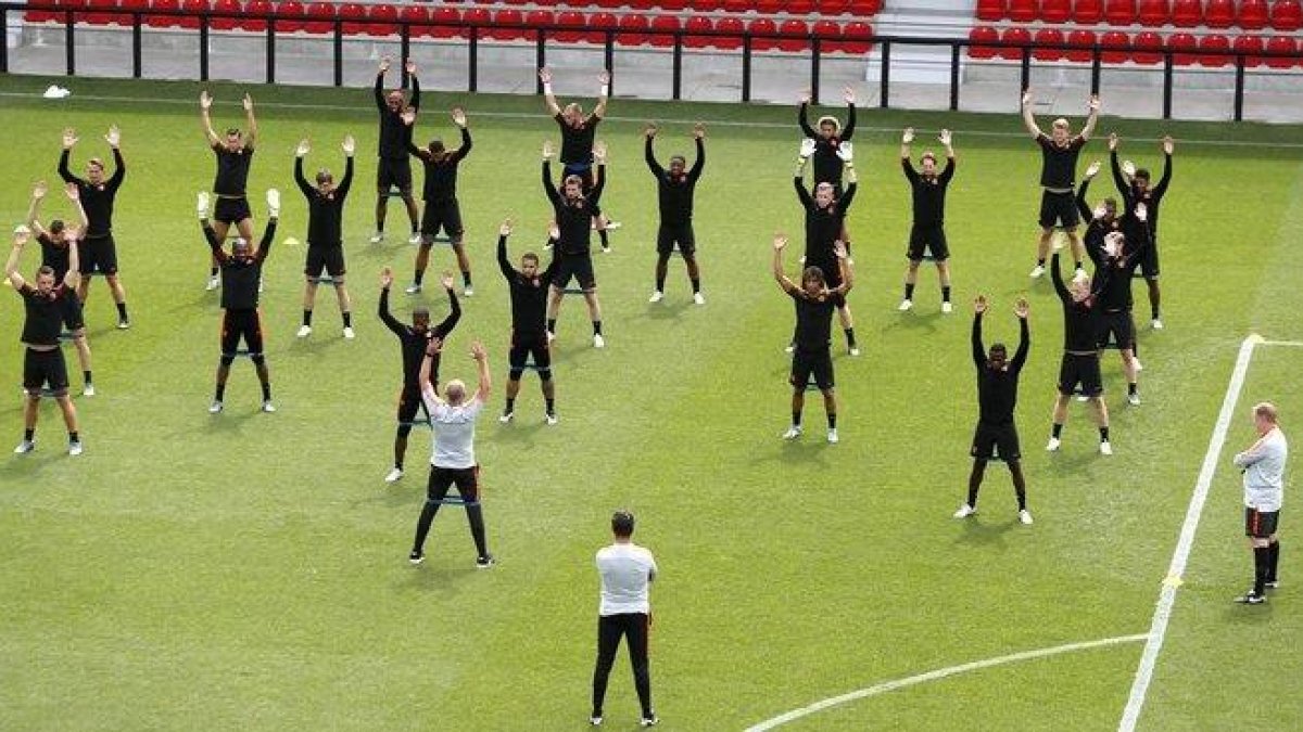La selección holandesa se entrena en Braga.-ARMANDO FRANCA (AP)