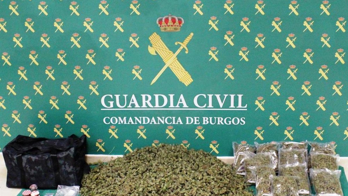 Material encontrado por la Guardia Civil-GUARDIA CIVIL