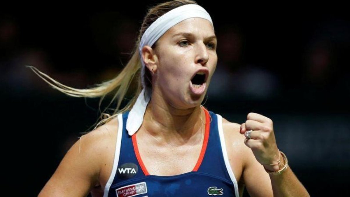 Dominika Cibulkova celebra uno de sus puntos ganados en la final del Masters.-REUTERS / EDGAR SU