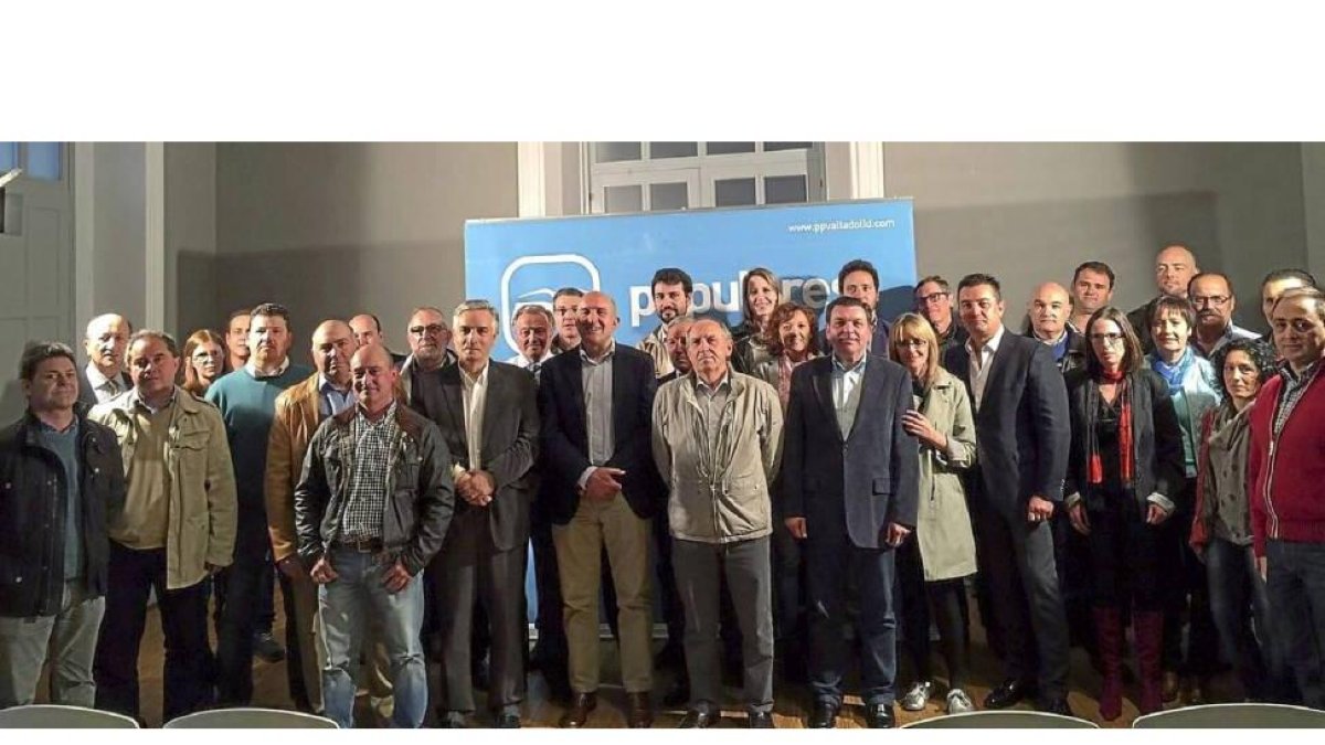 Foto de familia de Carnero con los candidatos del norte de la provincia-EM