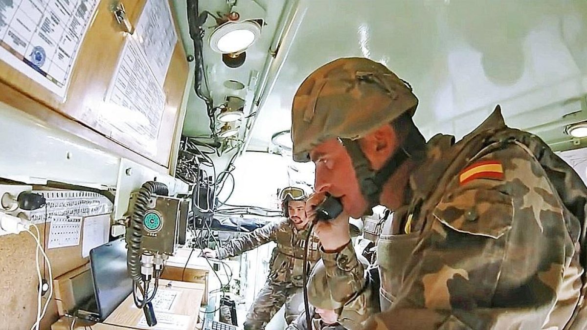 Militares del Regimiento de Transmisiones, con sede en la base ’Cid Campeador’ de Castrillo del Val (Burgos).-E. M.