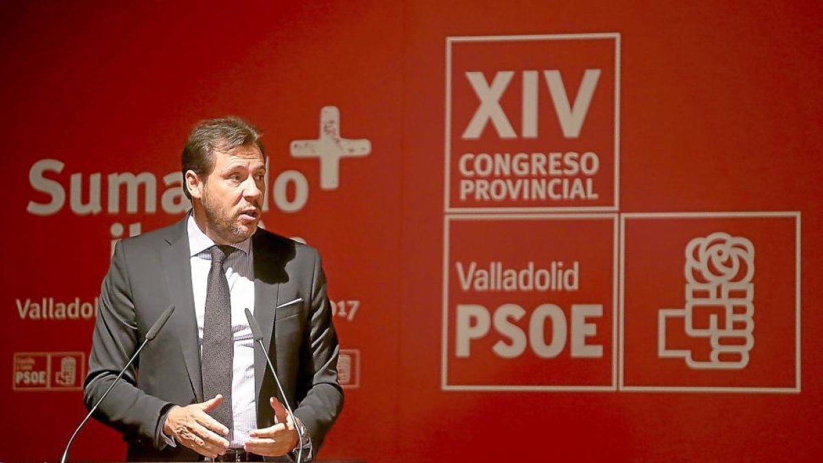 ´El alcalde de Valladolid, Óscar Puente, durante su intervención en el congreso.-ICAL