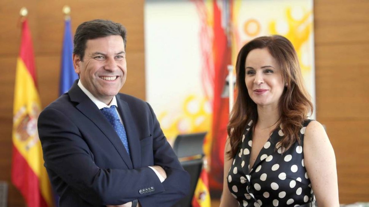 La presidenta de las Cortes, Silvia Clemente, se reúne con el portavoz del Grupo Popular, Carlos Fernández Carriedo-Ical