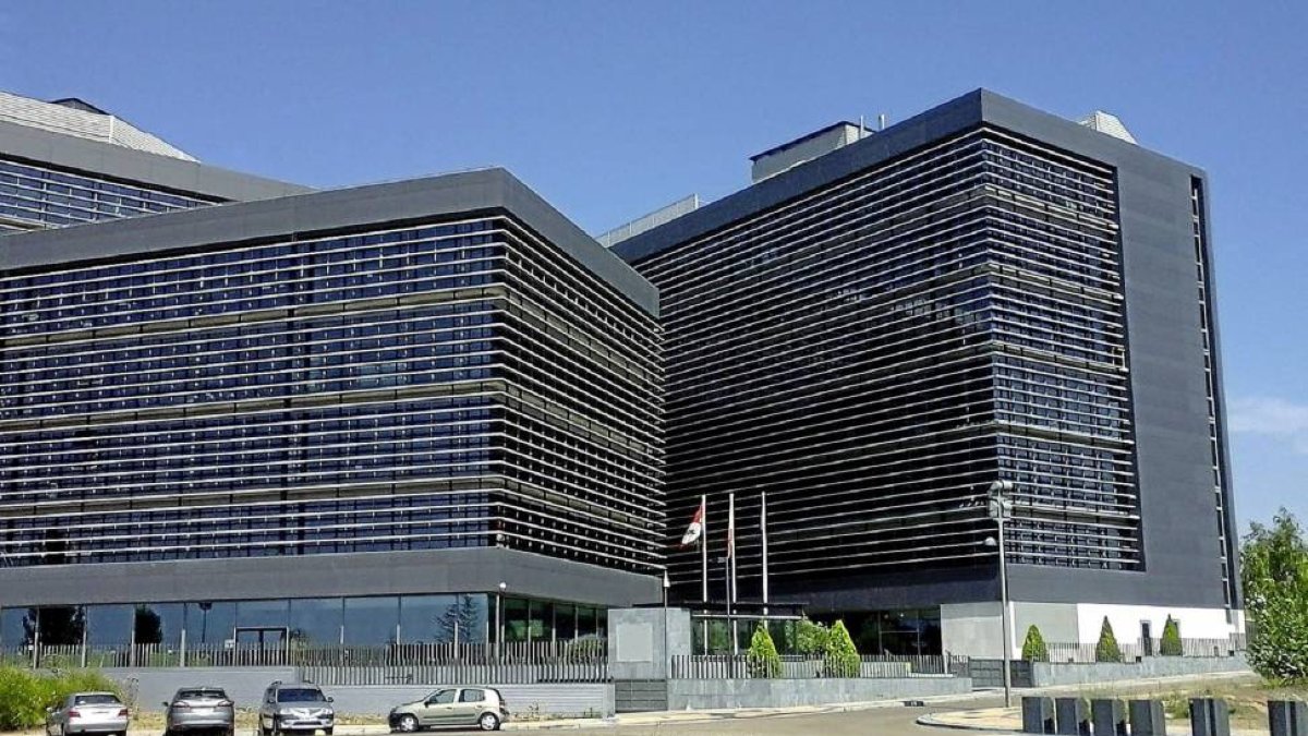 Edificio en Arroyo de la Encomienda en donde se encuentra la sede la ADE, conocido como ‘la perla negra’.