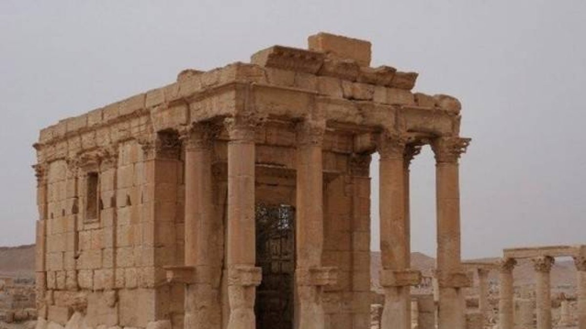 El templo de Baal antes de ser demolido con explosivos por los yihadistas.-