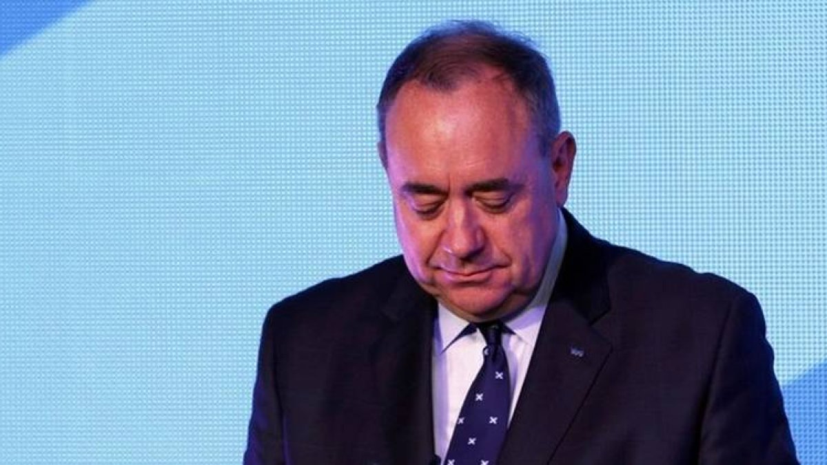 El primer ministro escocés, Alex Salmond, tras conocer el resultado del referéndum, este viernes.-Foto: REUTERS / RUSSELL CHEYNE