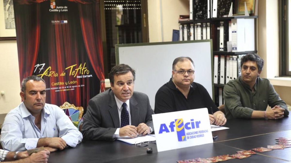 El director de Políticas Culturales, José Ramón Alonso, presenta la colaboración de la Asociación de Empresarios y Trabajadores Autónomos de la Comarca de Ciudad Rodrigo-Ical