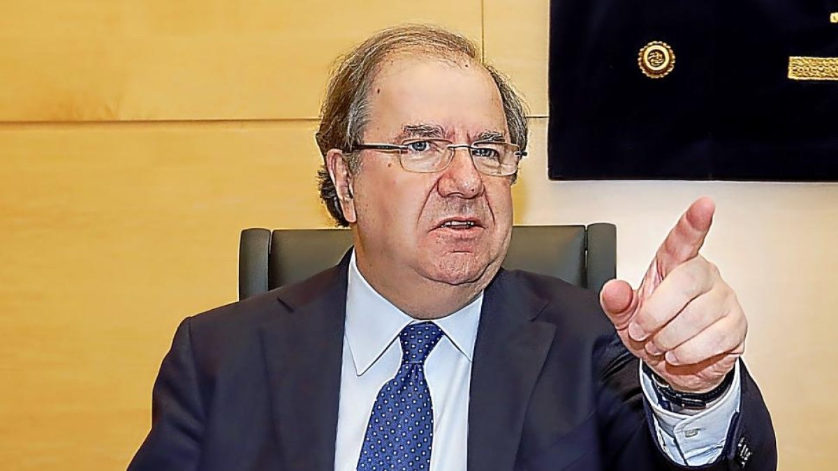 Herrera, ayer, en la comisión de Economía de las Cortes donde compareció para dar su versión sobre la trama eólica-J.M. Lostau
