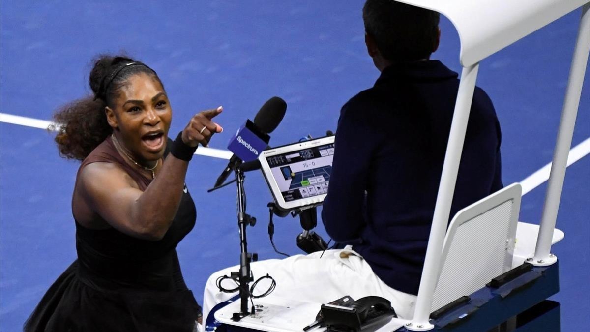 Serena protesta a la juez de línea-USA TODAY / DANIELLE PARHIZKARAN