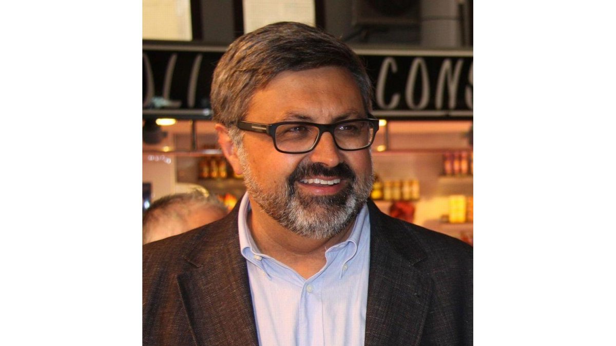 Joaquim Fernàndez, jefe del grupo municipal de CiU en Mataró y primer teniente de alcalde del gobierno local, en una imagen de la campaña electoral de 2015.-EL PERIÓDICO