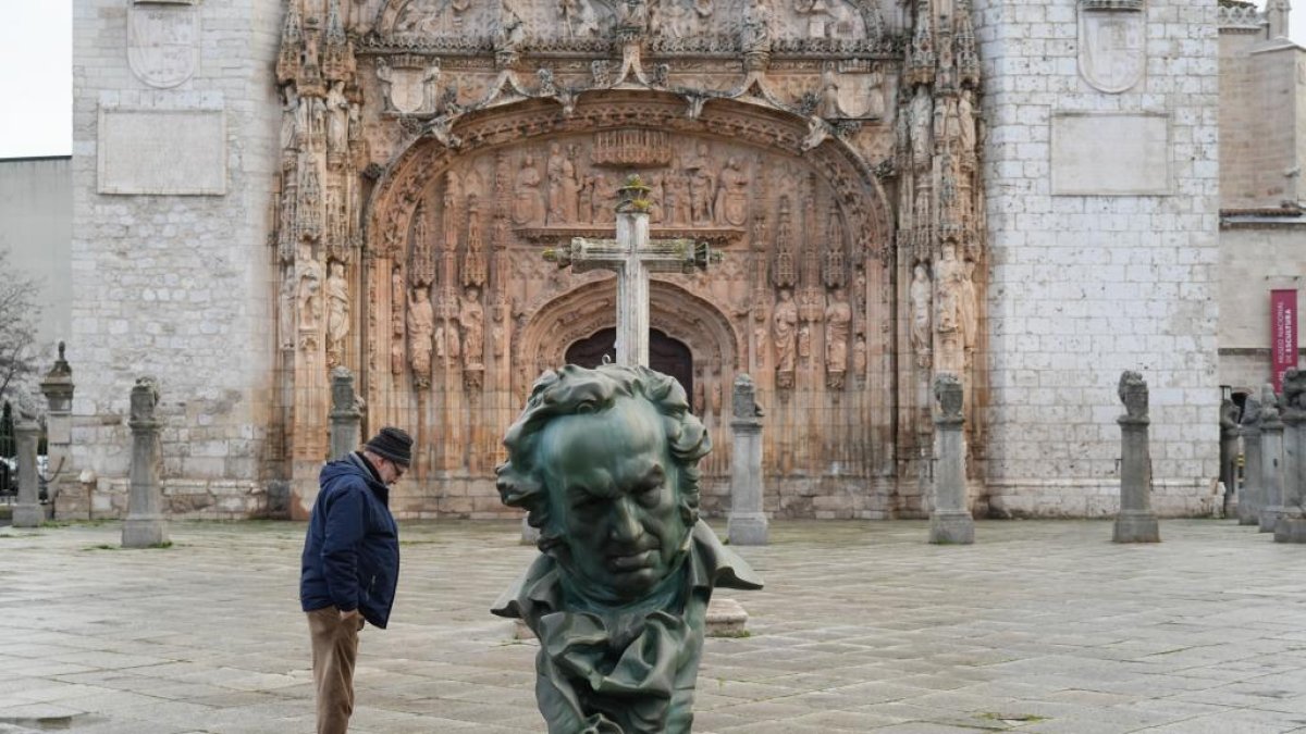 Estatua de los Premios Goya en la plaza San Pablo de Valladolid. -J.M. LOSTAU