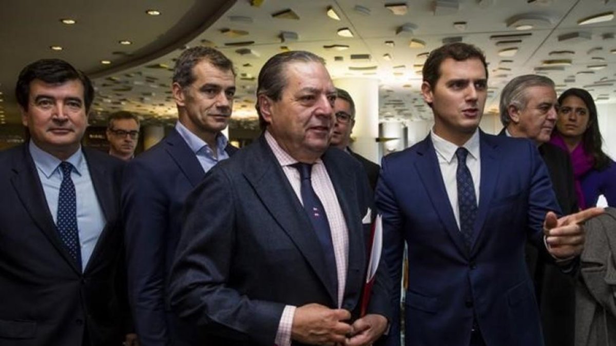 Albert Rivera en Valencia después de participar en un desayuno con la Asociación Valenciana de Empresarios.-MIGUEL LORENZO
