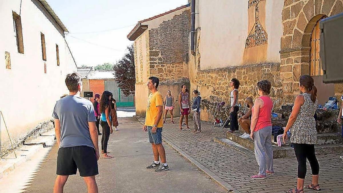 El colectivo Lamajara durante un momento de la residencia creativa.-GUILLERMO SANZ (LAMAJARA)
