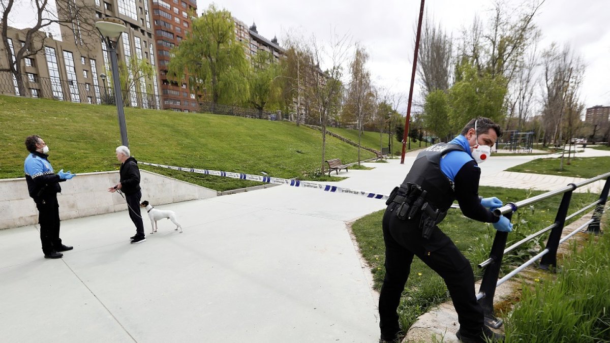 .- JUAN MIGUEL LOSTAU.