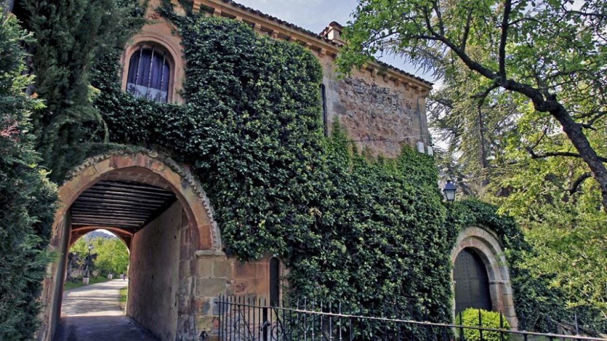 El monasterio de San Polo , escenario becqueriano; la celebración de la Noche de Ánimas; y el museo en Noviercas.-HDS