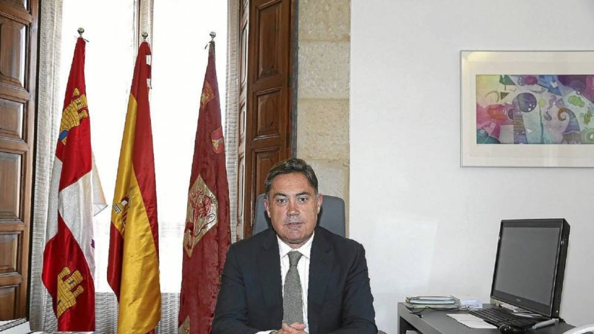 Marcos Martínez Barazón, en su despacho de la Diputación de León-El Mundo