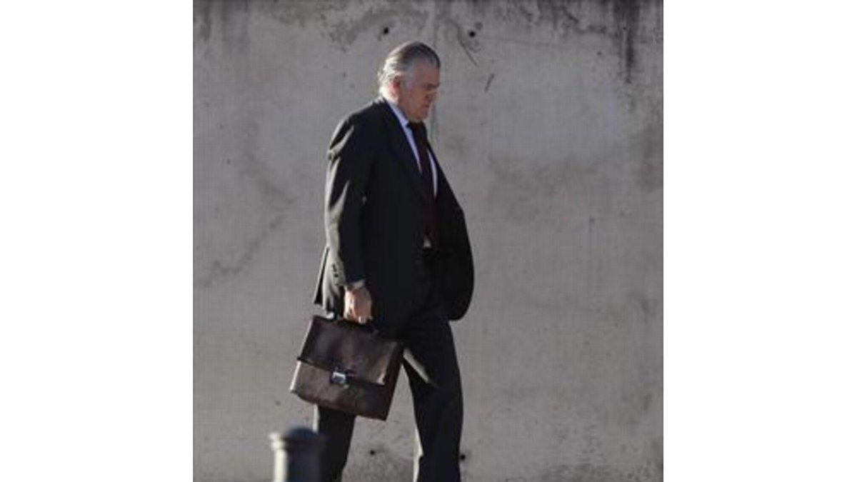 Luis Bárcenas, extesorero del PP, al llegar ayer a la Audiencia Nacional.-FEFE / J. J. GUILLÉN