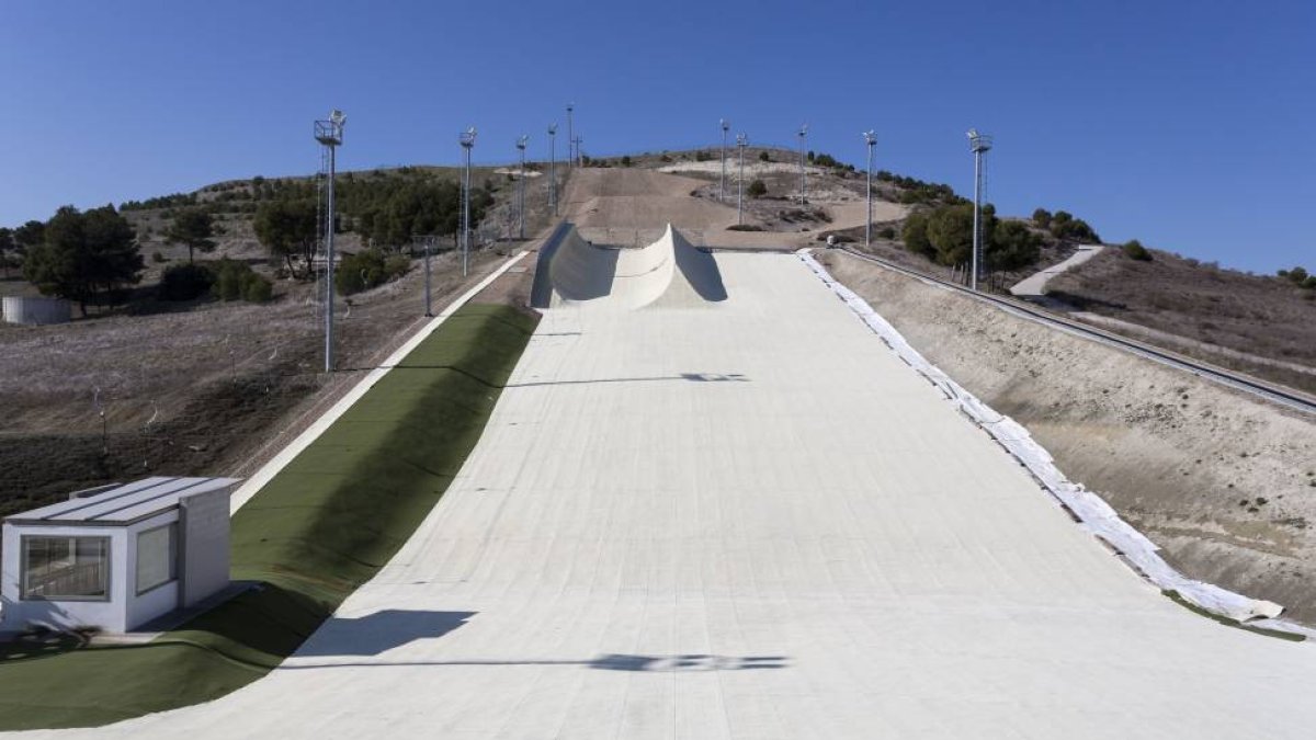 Vista frontal del proyecto Meseta Sport-El Mundo