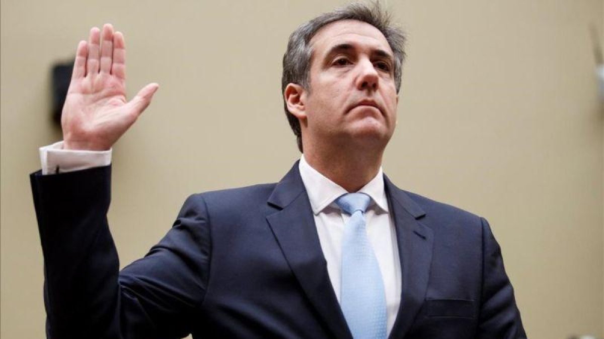 Michael Cohen, exabogado del presidente estadounidense, Donald Trump, testifica ante la Camara de Representantes este miércoles  en Washington.-SHAWN THEW (EFE)