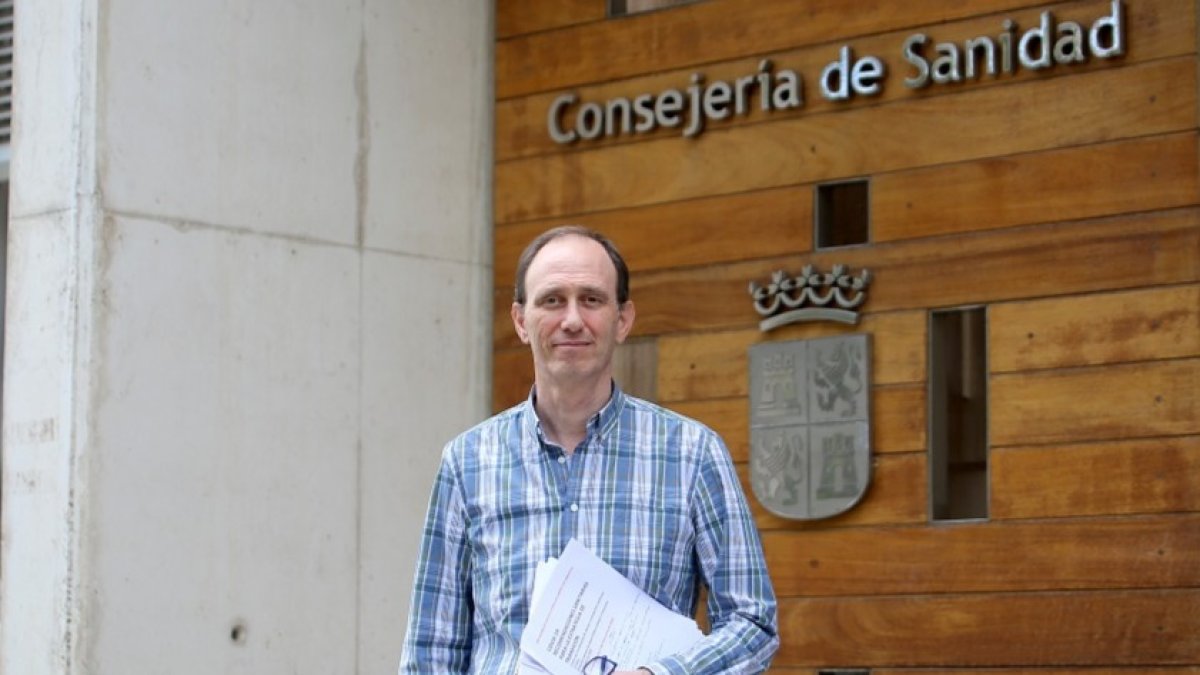 Ignacio Rosell, en una imagen de archivo delante de la Consejería de Sanidad. ICAL