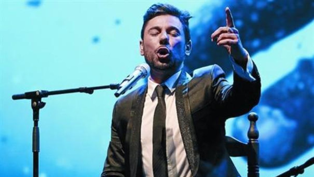 Miguel Poveda, durante una actuación en el 2012.-JOSÉ IRÚN